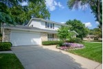 1429 N 118th St Wauwatosa, WI 53226-3231 by Lake Country Flat Fee $409,900