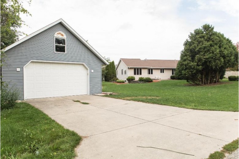 1607 Jamesway Fort Atkinson, WI 53538-2812 by Re/Max Preferred~ft. Atkinson $294,500