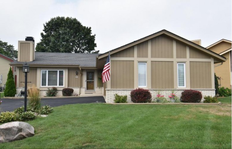 5451 S Somerset Ln Greenfield, WI 53221 by Homeowners Concept $259,900
