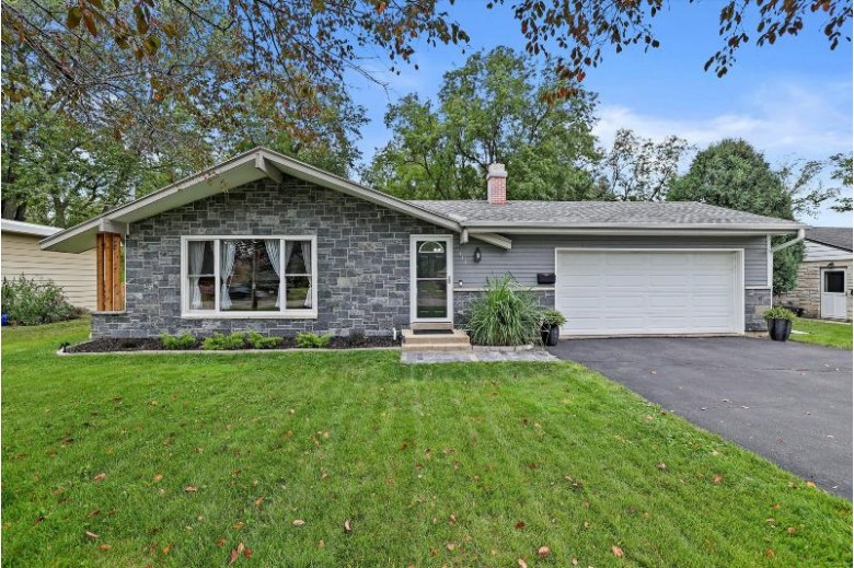 414 Prospect Ave Pewaukee, WI 53072-3422 by Lake Country Home Realty Llc $299,900