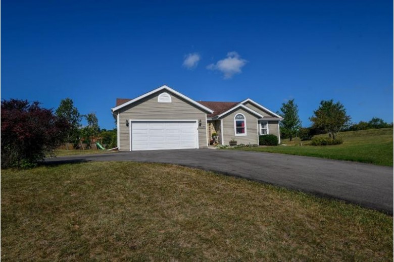 S29W31881 Roberts Rd Waukesha, WI 53188-9114 by Shorewest Realtors, Inc. $389,000