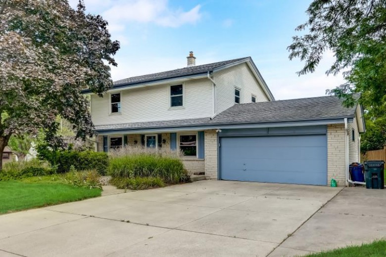 401 Willow Ln South Milwaukee, WI 53172 by Re/Max Newport Elite $300,000