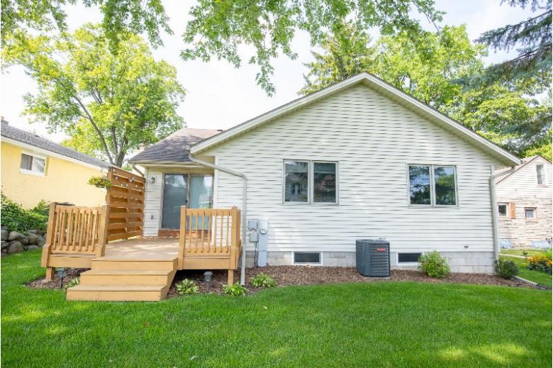 1312 S 124th St West Allis, WI 53214-2053 by Lake Country Flat Fee $279,900