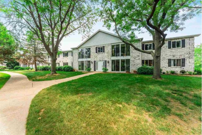 1530 Golf View Rd D Madison, WI 53704 by Mhb Real Estate $274,900