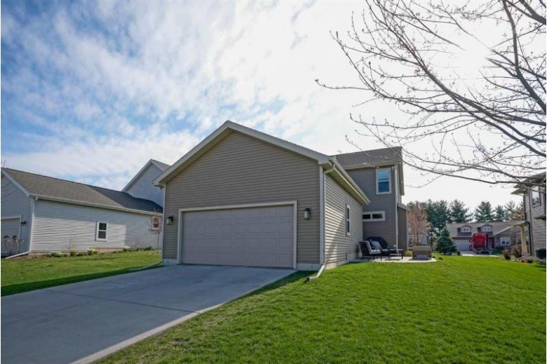 2651 Fahey Glen Fitchburg, WI 53711 by Pinnacle Real Estate Group Llc $400,000