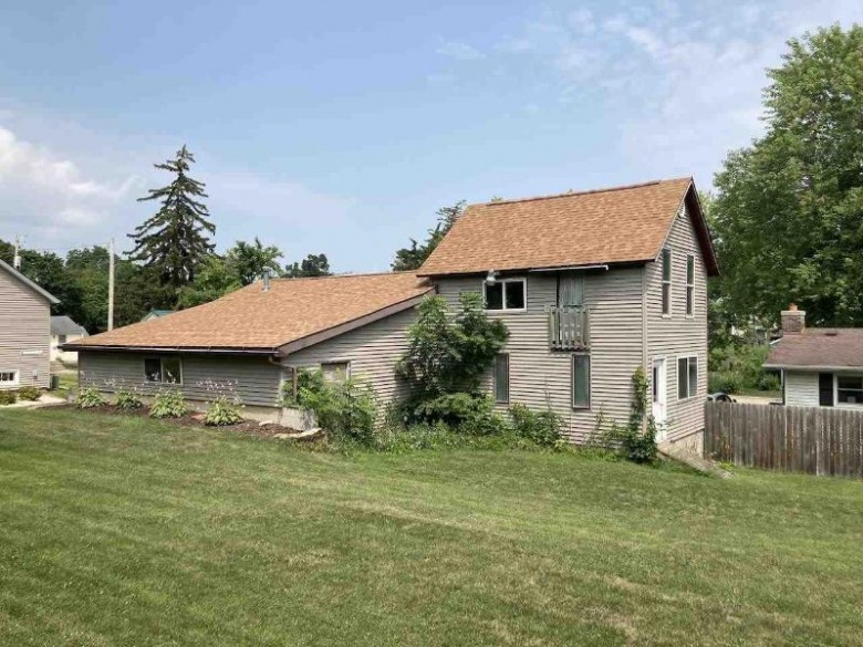 205 S Dacotah St Dodgeville, WI 53533 by Wilkinson Auction & Realty Co. $224,900