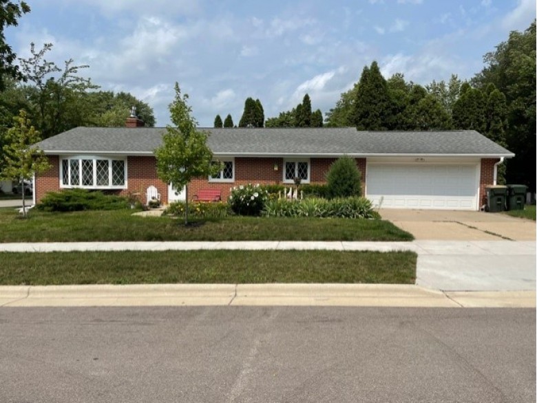 550 Allen Ave, Sun Prairie, WI by First Weber Real Estate $299,900