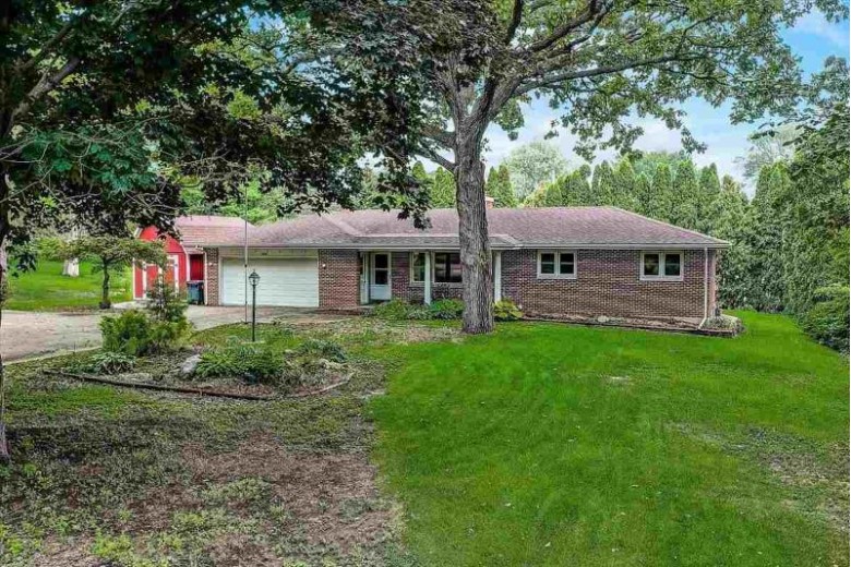5516 Maria Way Waunakee, WI 53597 by Re/Max Preferred $349,900