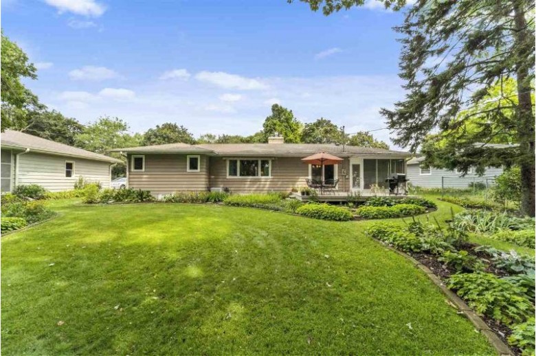 4301 Somerset Ln Madison, WI 53711 by Mhb Real Estate $419,900