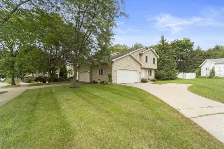 718 N Thompson Dr Madison, WI 53704 by Mhb Real Estate $409,000
