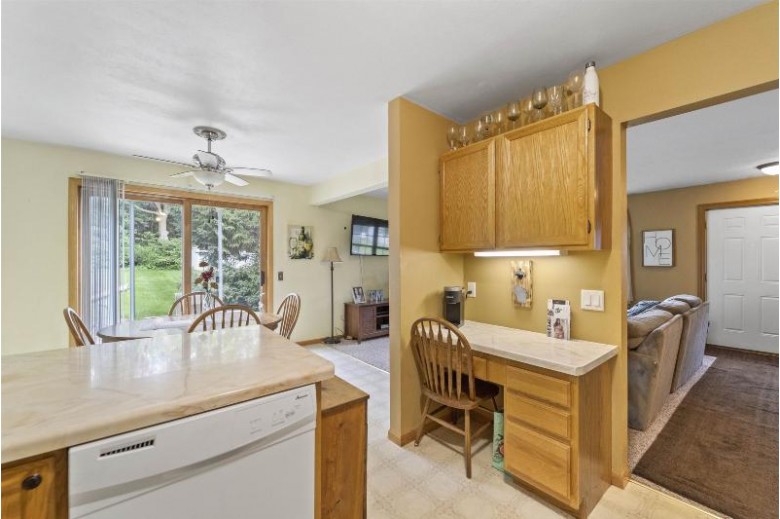 718 N Thompson Dr Madison, WI 53704 by Mhb Real Estate $409,000