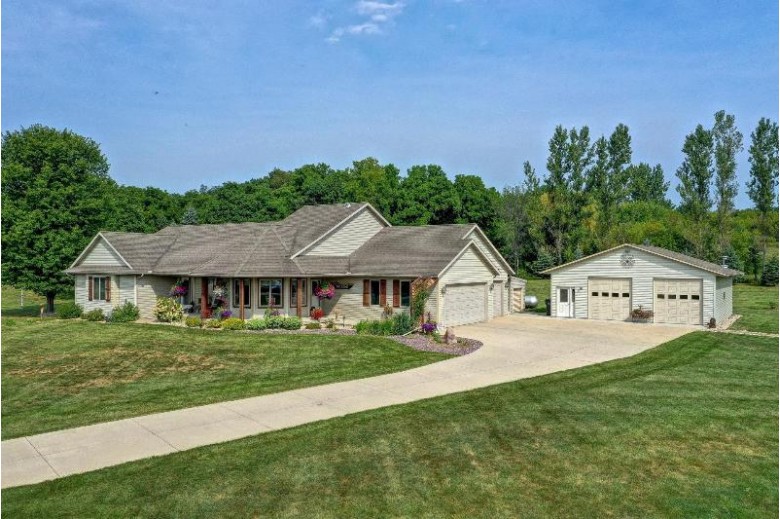 900 Mcmillan Rd Poynette, WI 53955 by Turning Point Realty $439,900