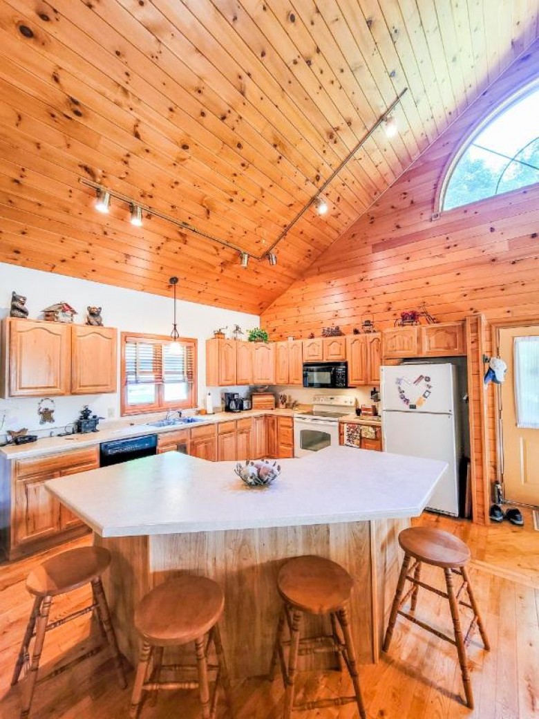 9489 Beaver Rd, Presque Isle, WI by Coldwell Banker Mulleady - Mnq $499,000