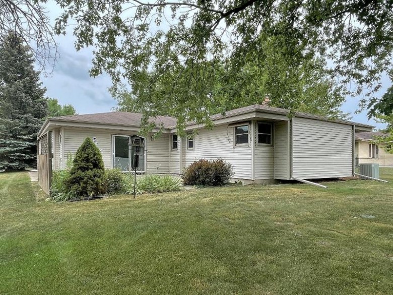 5700 W Upham Ave, Greenfield, WI by Parkway Realty, Llc $259,900