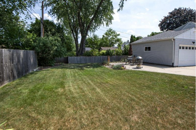 510 N 111th St Wauwatosa, WI 53226-4117 by First Weber Real Estate $275,000