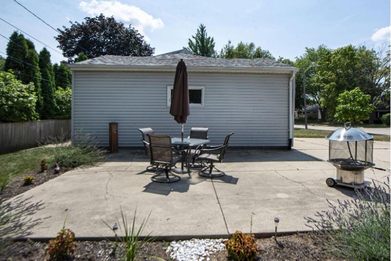 510 N 111th St Wauwatosa, WI 53226-4117 by First Weber Real Estate $275,000