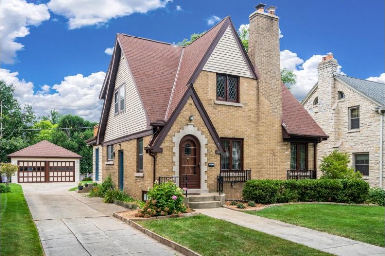 4941 N Ardmore Ave, Whitefish Bay, WI by Keller Williams Realty-Milwaukee North Shore $499,900