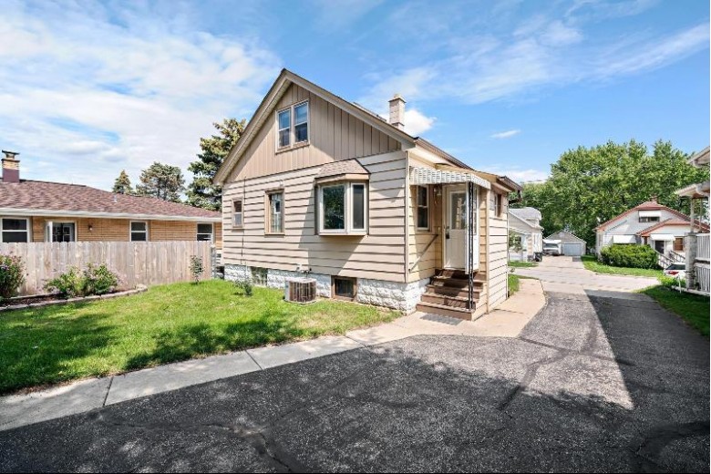 3951 S 41st St Greenfield, WI 53221 by Coldwell Banker Realty $179,900