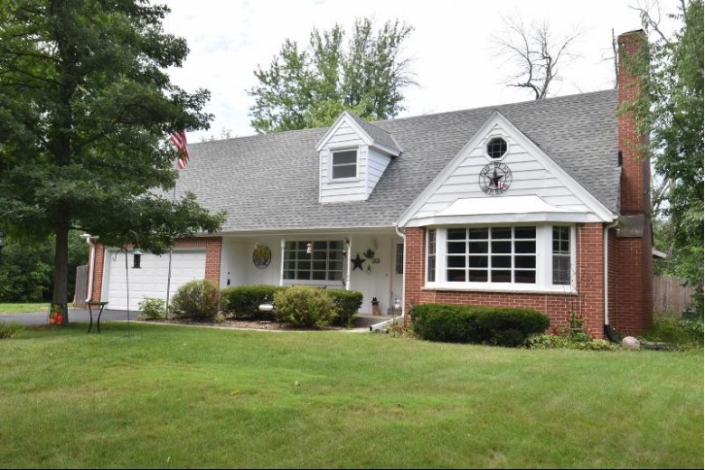 1812 Autumn Dr Racine, WI 53402-1786 by The Kirchoff Group Llc $283,000