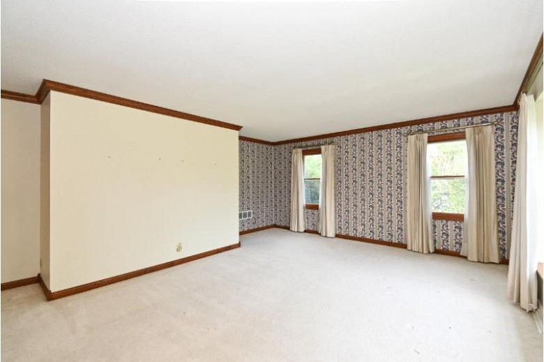 8415 W Sunnyvale Rd Mequon, WI 53097-3158 by Shorewest Realtors, Inc. $350,000