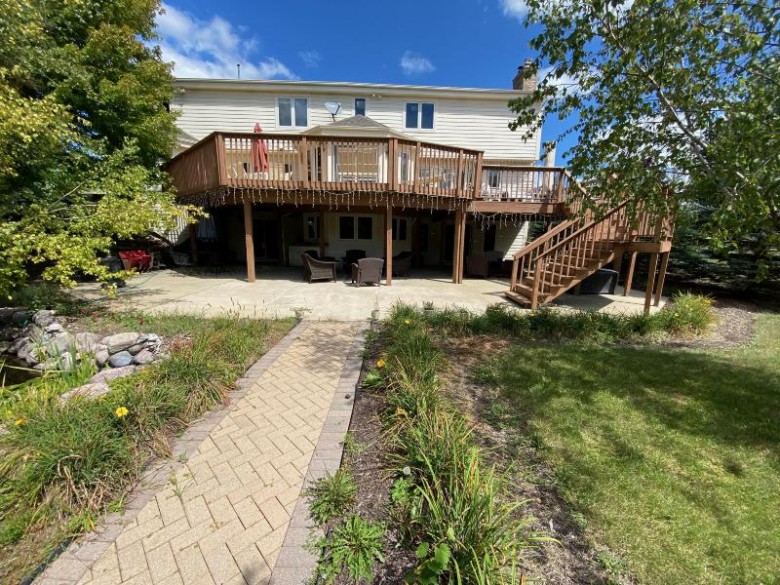 W303N8671 Woodland Dr Hartland, WI 53029-8419 by Realty Executives - Integrity $649,900