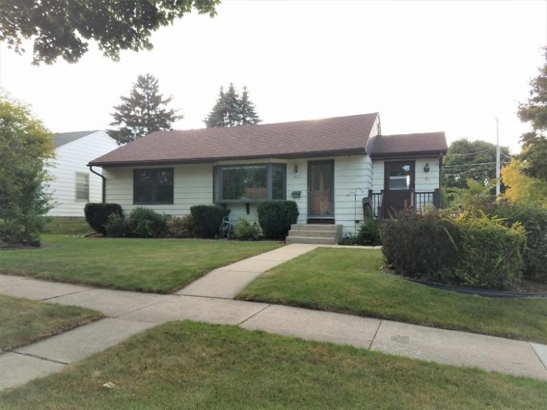 4103 S Lipton Ave, Saint Francis, WI by Andrew'S Realty $204,000