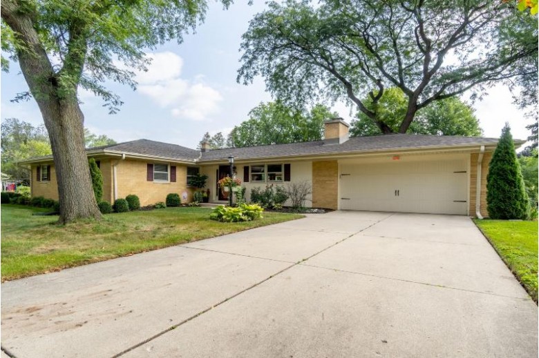 6998 Braeburn Ln Glendale, WI 53209 by Homeowners Concept $284,900
