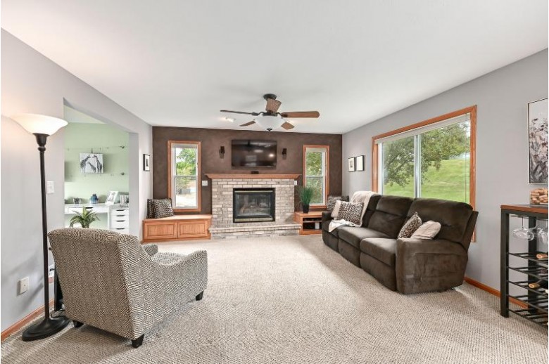 2601 Brookstone Ct Waukesha, WI 53188-2042 by Re/Max Realty Pros~brookfield $384,900