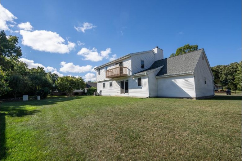 7424 S Hillendale Dr Franklin, WI 53132-8336 by Keller Williams Realty-Milwaukee North Shore $324,900