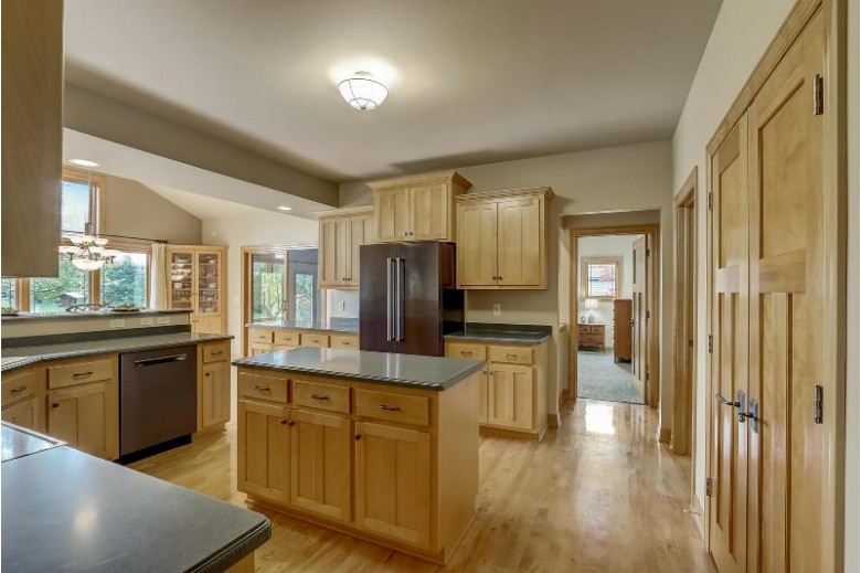 107 Trails Edge Ct, Hartland, WI by Coldwell Banker Elite $589,900