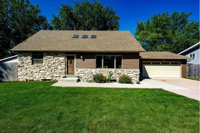 1274 Stead Drive Menasha, WI 54952-2191 by First Weber Real Estate $219,000