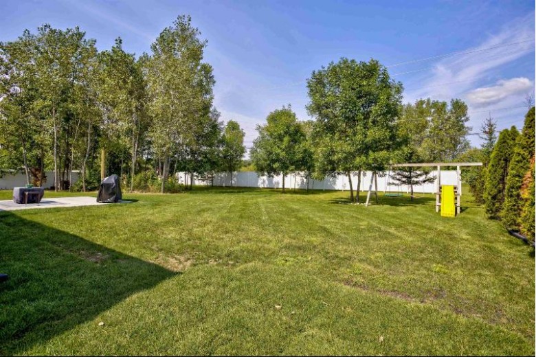1565 Woods Edge Lane, Neenah, WI by Expert Real Estate Partners, LLC $460,000