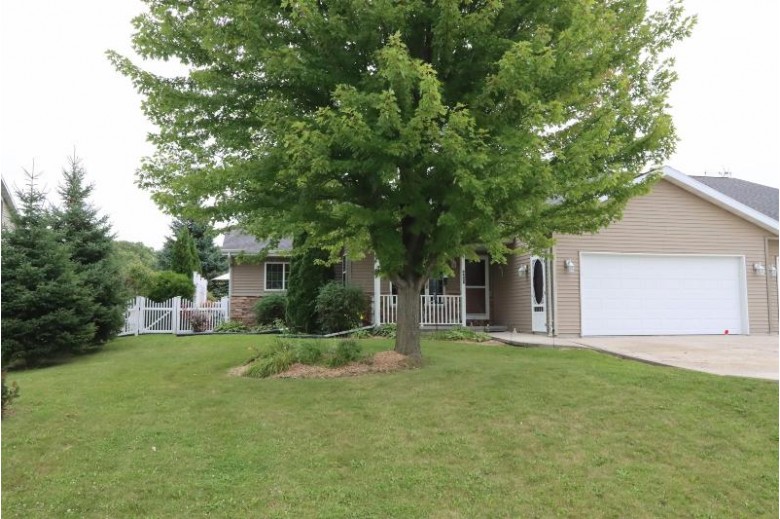 N6009 Westview Drive Fond Du Lac, WI 54937-5020 by First Weber Real Estate $239,900