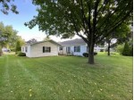 825 Eckardt Court Oshkosh, WI 54902 by RE/MAX On The Water $194,900