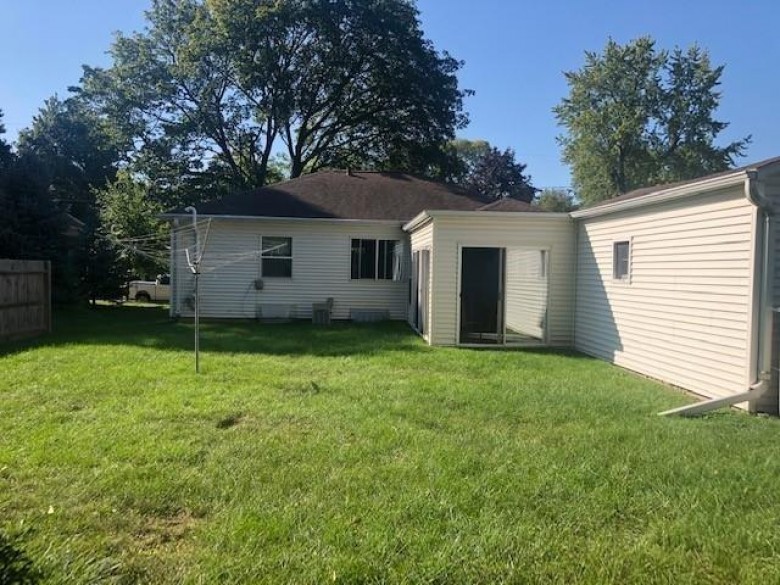 810 E New York Avenue Oshkosh, WI 54901-3926 by First Weber Real Estate $139,900
