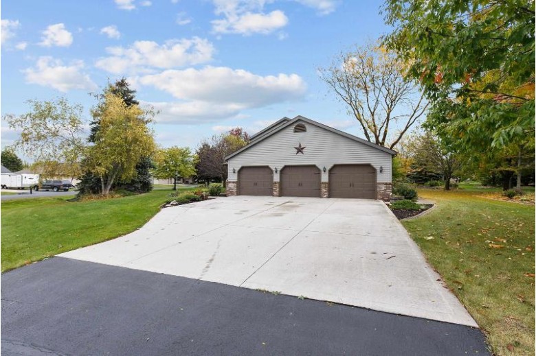 2790 Oakwood Circle Oshkosh, WI 54904 by Coldwell Banker Real Estate Group $324,900