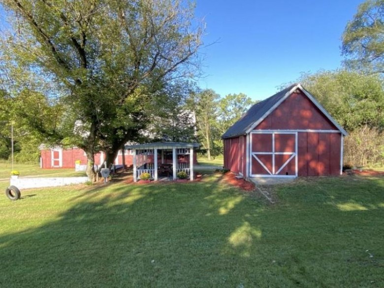 304 S Limits Dr, Endeavor, WI by United Country Midwest Lifestyle Properties $166,650