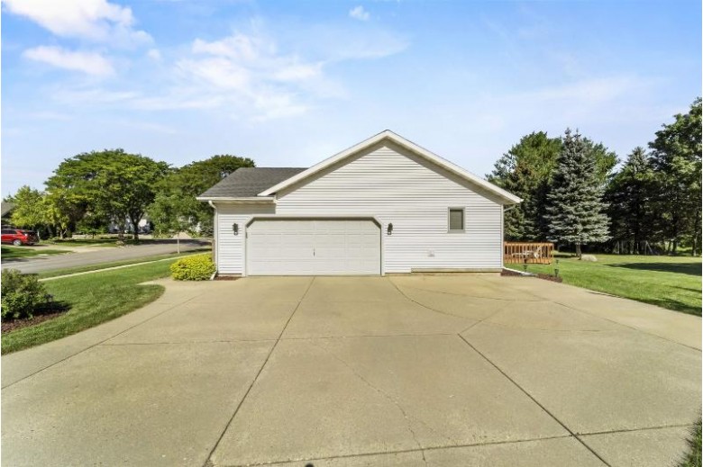 7810 Westchester Dr Middleton, WI 53562 by Mhb Real Estate $464,900