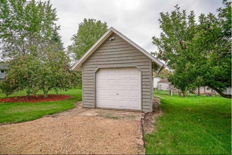 608 Regal Ct DeForest, WI 53532 by Realty 2.0 $319,900