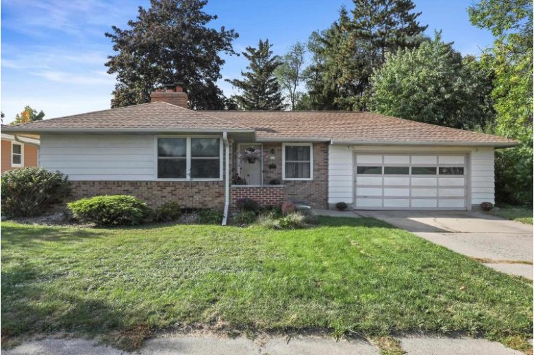 918 S Lewis St, Columbus, WI by Big Block Midwest $180,000
