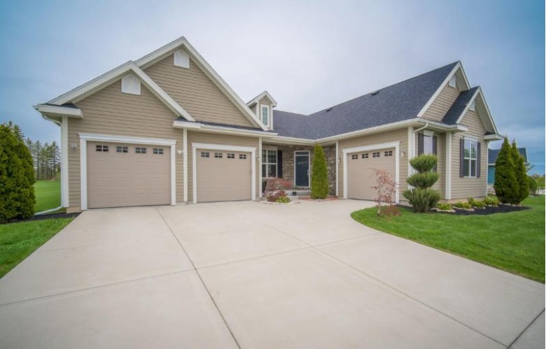 7820 W Mourning Dove Ln, Mequon, WI by Exp Realty, Llc~milw $759,900