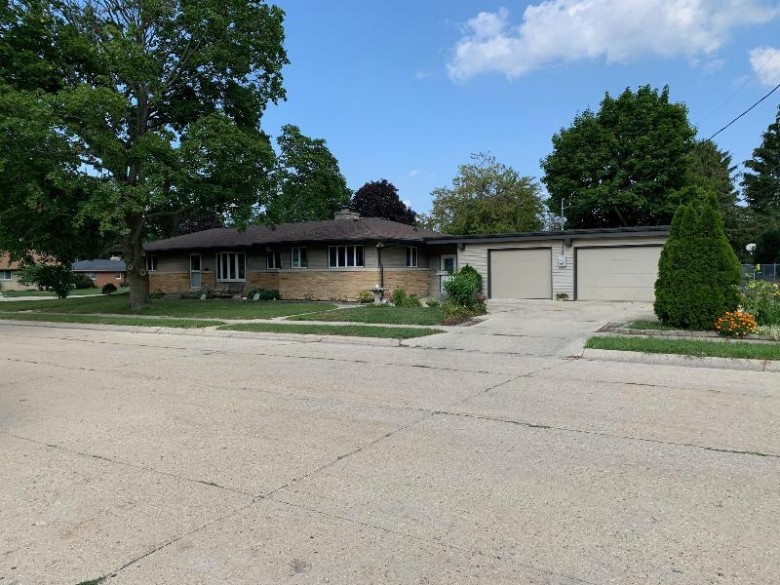 224 N Oakland Ave Burlington, WI 53105-1119 by Realtypro Professional Real Estate Group $299,900