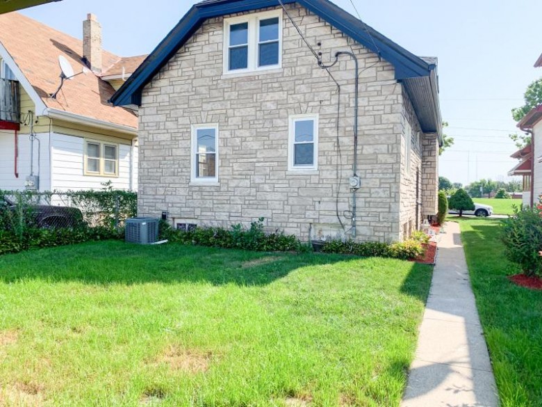 4147 N 20th St Milwaukee, WI 53209-6812 by Shorewest Realtors, Inc. $159,900
