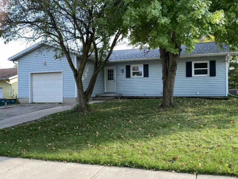 119 Judson Dr Beaver Dam, WI 53916 by Century 21 Affiliated- Jc $182,500