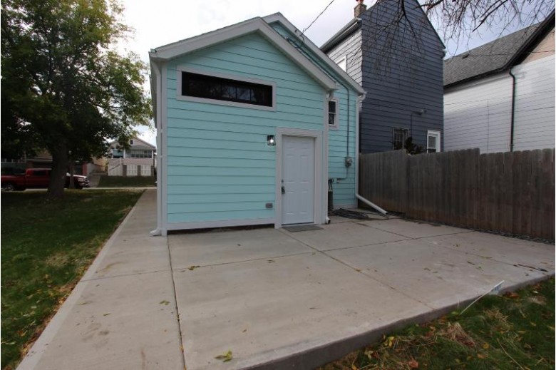 2524 S Logan Ave, Milwaukee, WI by Coldwell Banker Homesale Realty - Franklin $369,900