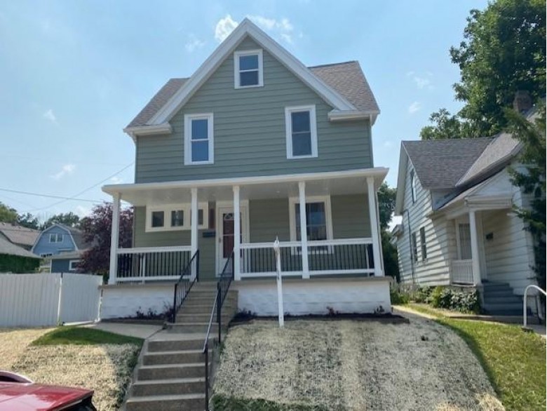 2907 S Delaware Ave Milwaukee, WI 53207-2516 by Re/Max Realty Pros~milwaukee $339,900