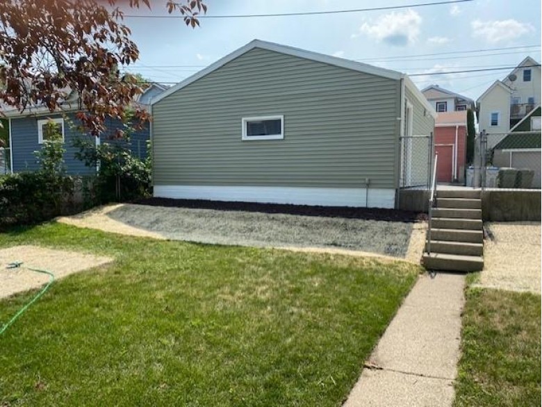 2907 S Delaware Ave, Milwaukee, WI by Re/Max Realty Pros~milwaukee $339,900