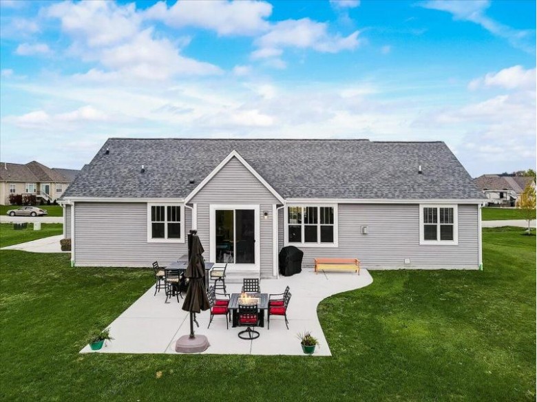 907 Hastings Dr, Eagle, WI by List 4 Less Mls Of Wi $429,900