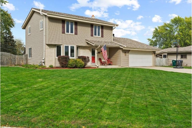 15207 W Fenway Ct, New Berlin, WI by Realty Executives - Integrity $399,900