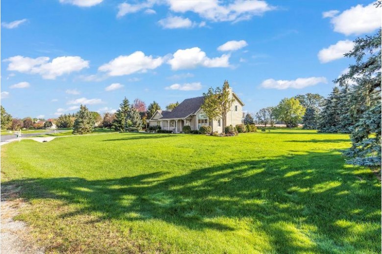 W325S8290 Jericho Rd, Mukwonago, WI by First Weber Real Estate $469,000